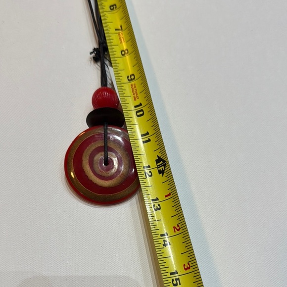 Elegant Red Swirl Pendant Necklace - Picture 4 of 9